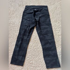 Lululemon Align crop camo 6 21"